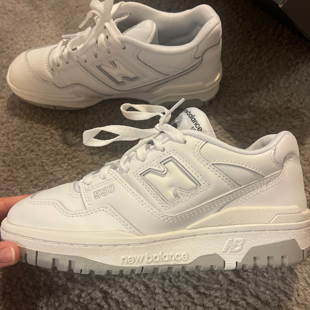 New Balance 550 White Grey shoes size Women’s 6.5/ Kids 5
